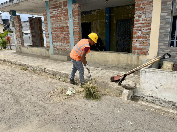 Nuestro equipo de limpieza profunda del Municipio sigue