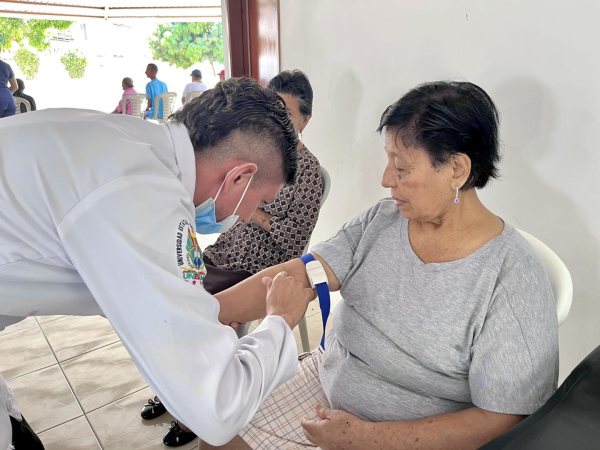 Estudiantes de Laboratorio Clínico de la UNESUM visitaron nuestro Club Arcoíris