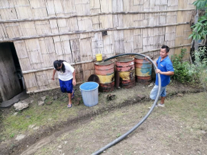Distribución de agua en tanqueros en Cdla La Sultana Vía a Guayaquil.